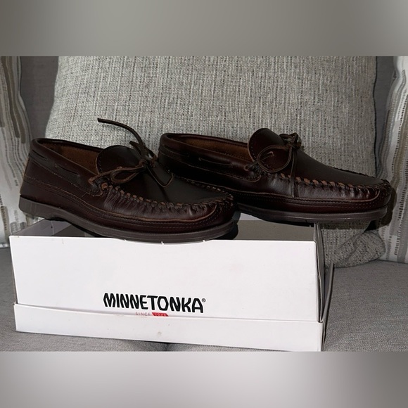 Men’s Minnetonka Moccasin - Picture 2 of 6